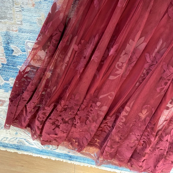Showpo.💃🏼Size S Marissa Velvet Applique Tulle Plunge Maxi Dress in Wine - Picture 7 of 12
